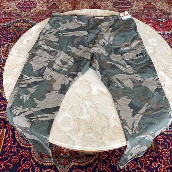 NWT Wrangler Relaxed Fit Camo Cargo Pants - Picture 7 of 16